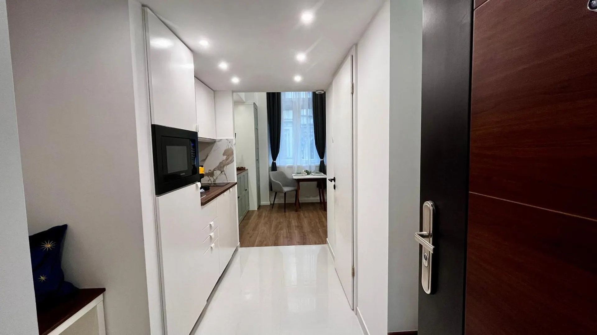Carina Duplex Apartment- Near Nyugati Metro Line 3 Budapest Hungary